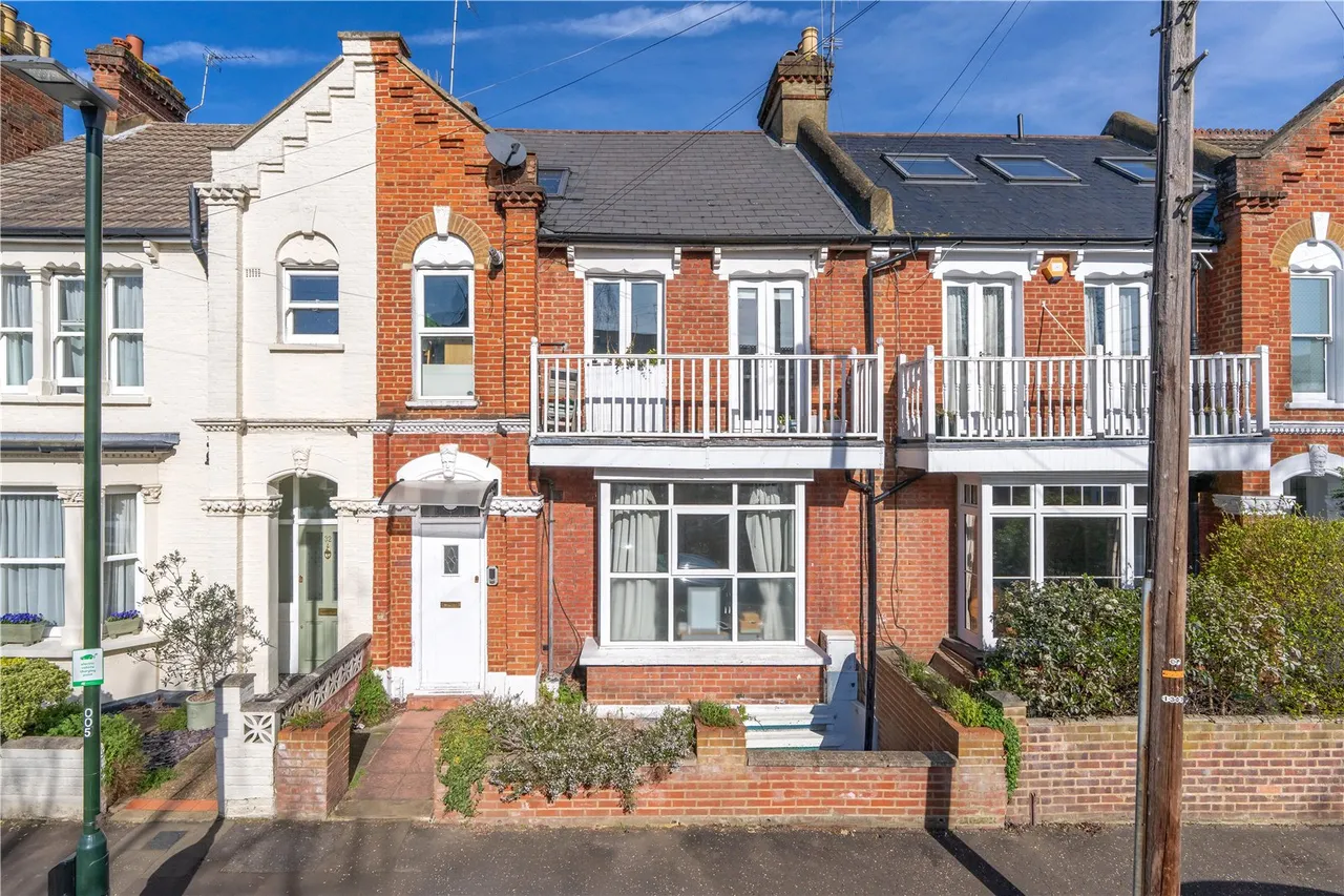 2 bed flat for sale — Royal Road, Teddington, TW11 0SB