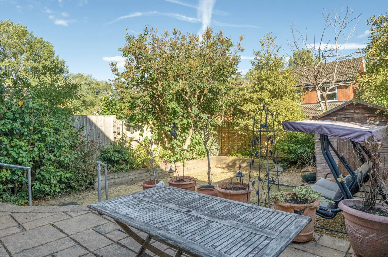 Ashton Road, Wokingham, Berkshire, RG41 1HL, photo 2