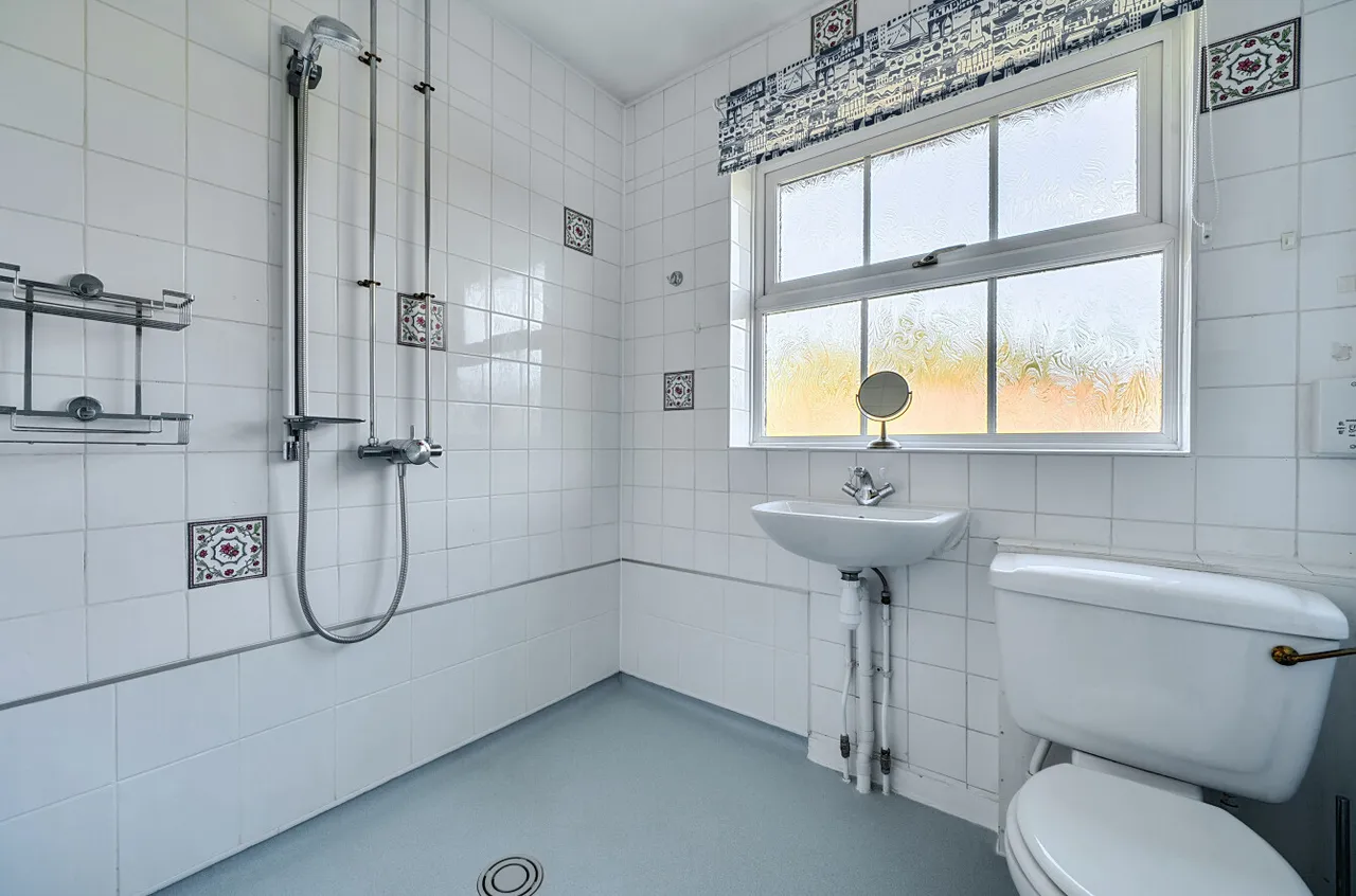 Ashton Road, Wokingham, Berkshire, RG41 1HL, photo 15