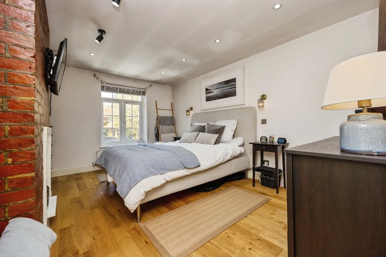 Portsmouth Road, Milford, GU8, photo 4