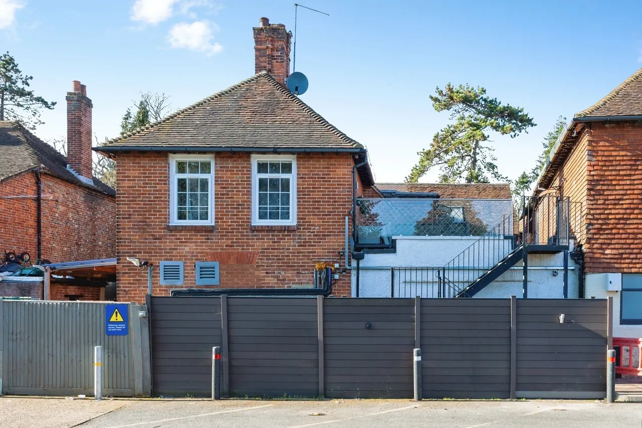 Portsmouth Road, Milford, GU8, photo 20