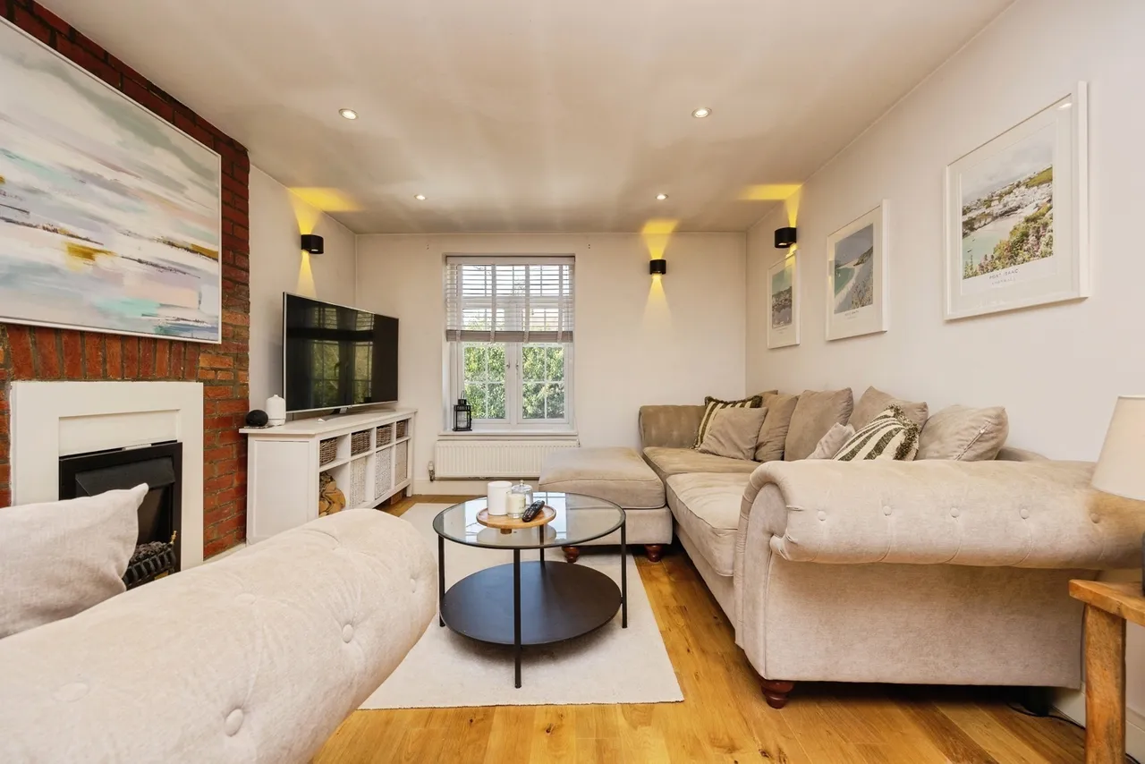 Portsmouth Road, Milford, GU8, photo 13