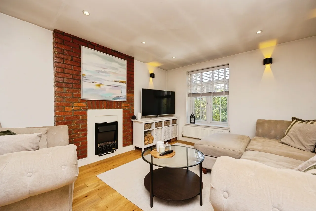 Portsmouth Road, Milford, GU8, photo 9