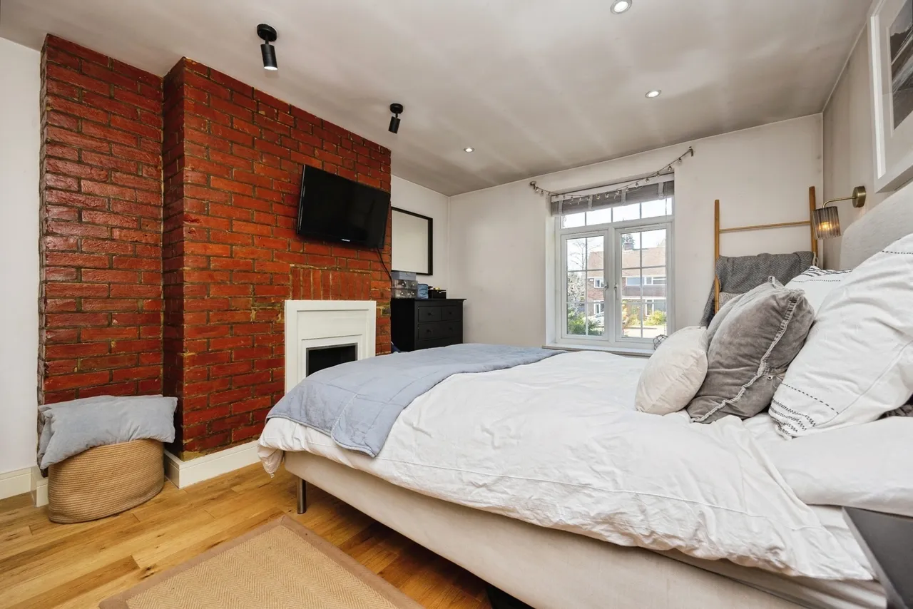 Portsmouth Road, Milford, GU8, photo 18