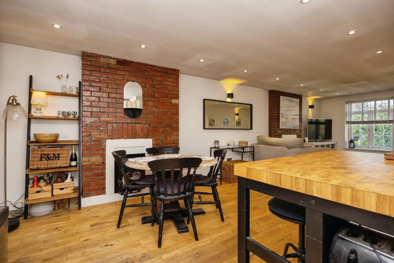 Portsmouth Road, Milford, GU8, photo 21