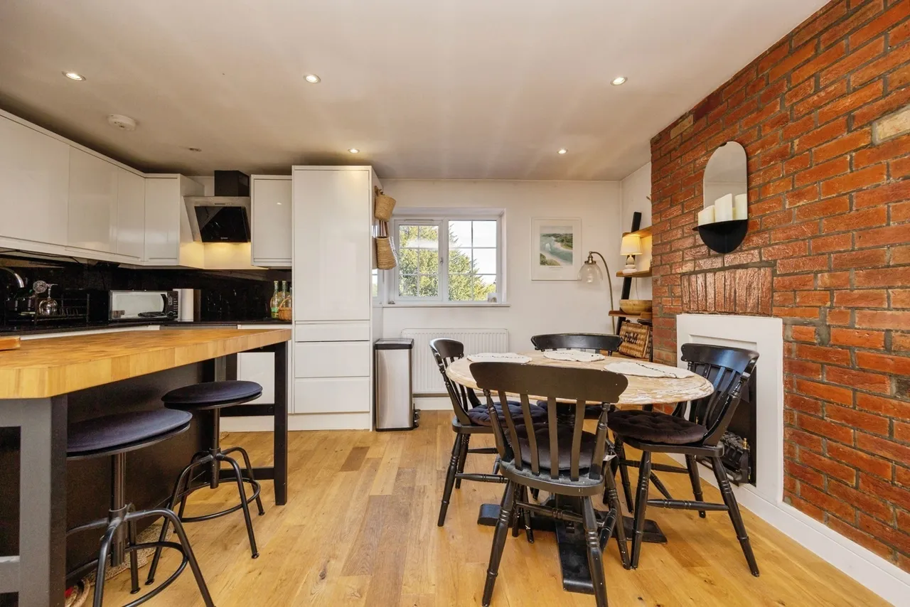Portsmouth Road, Milford, GU8, photo 2