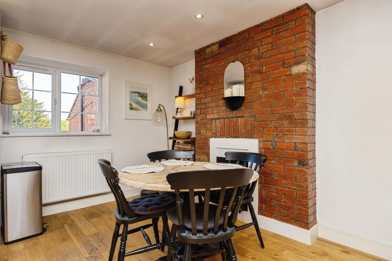 Portsmouth Road, Milford, GU8, photo 19