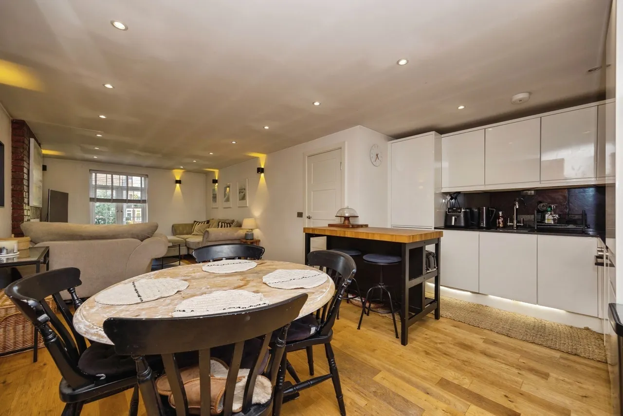Portsmouth Road, Milford, GU8, photo 8