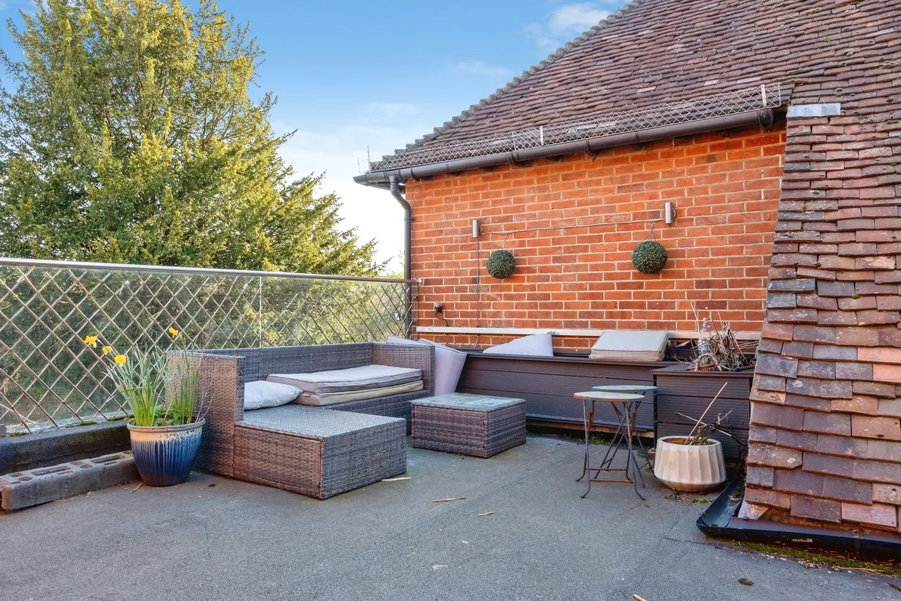 Portsmouth Road, Milford, GU8, photo 6