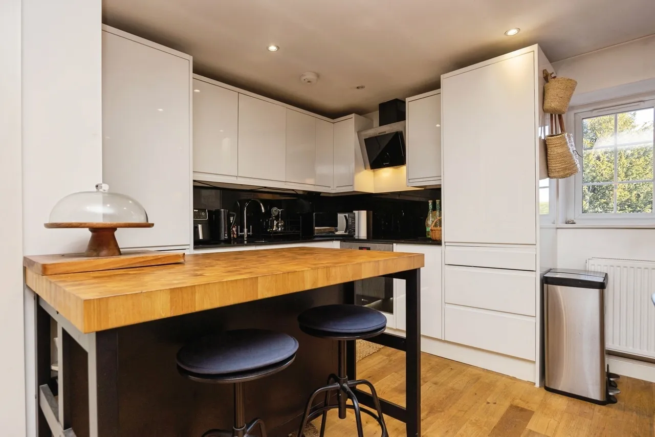 Portsmouth Road, Milford, GU8, photo 15