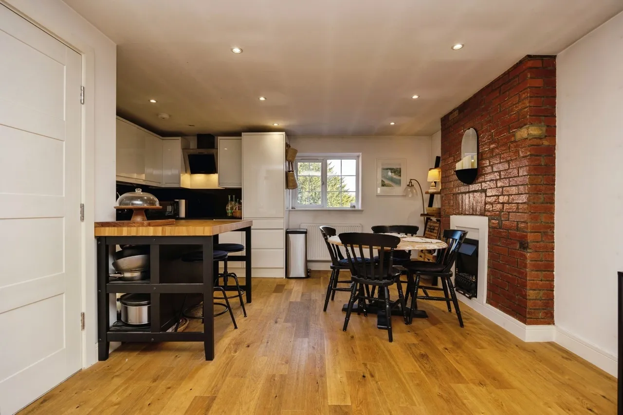 Portsmouth Road, Milford, GU8, photo 17