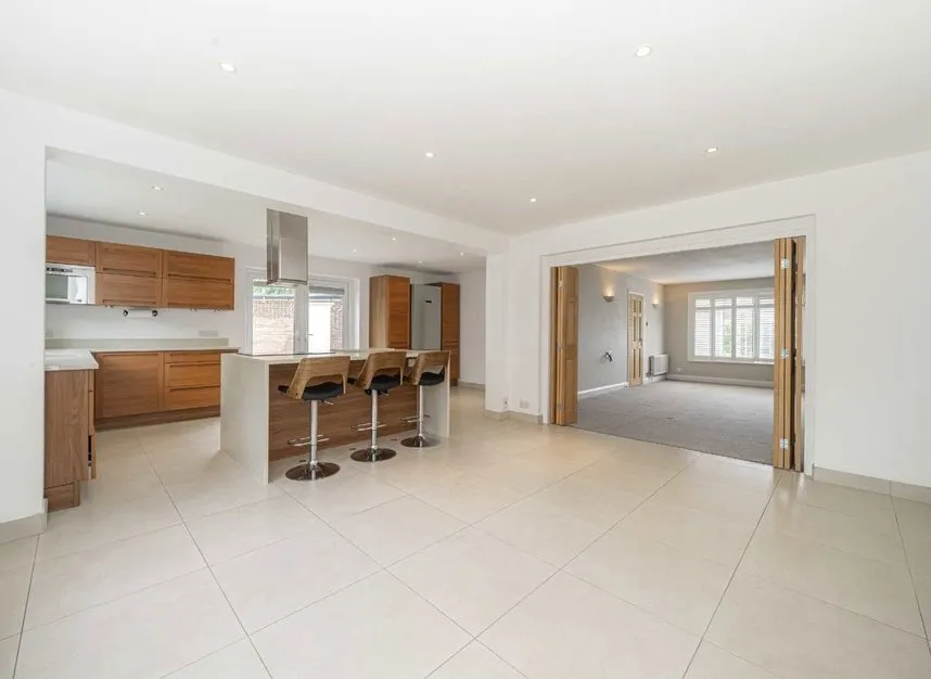 Minsterley Avenue, Shepperton, TW17, photo 2