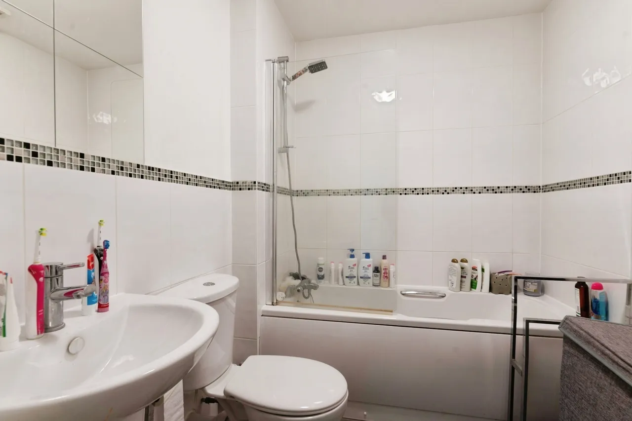 Dock Road, Tilbury, Essex, RM18, photo 15