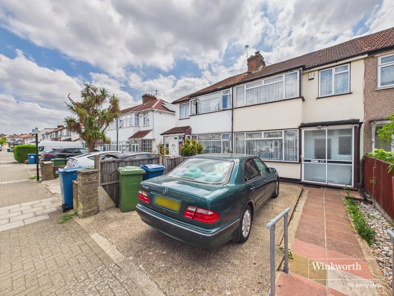 3 bed house for sale — Reynolds Drive, Queensbury, Edgware, HA8