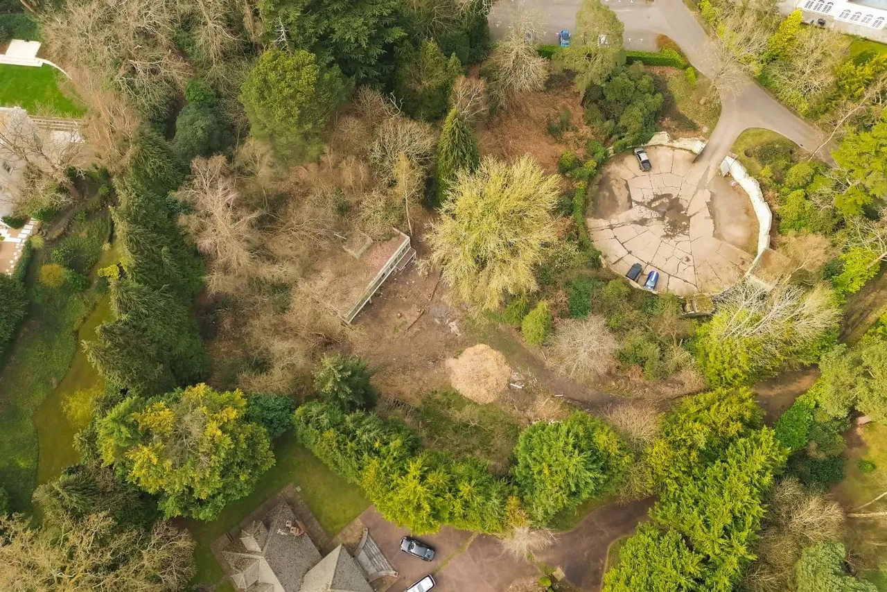 Golf Club Road, St George's Hill, Weybridge, Surrey, KT13 0NN, photo 2