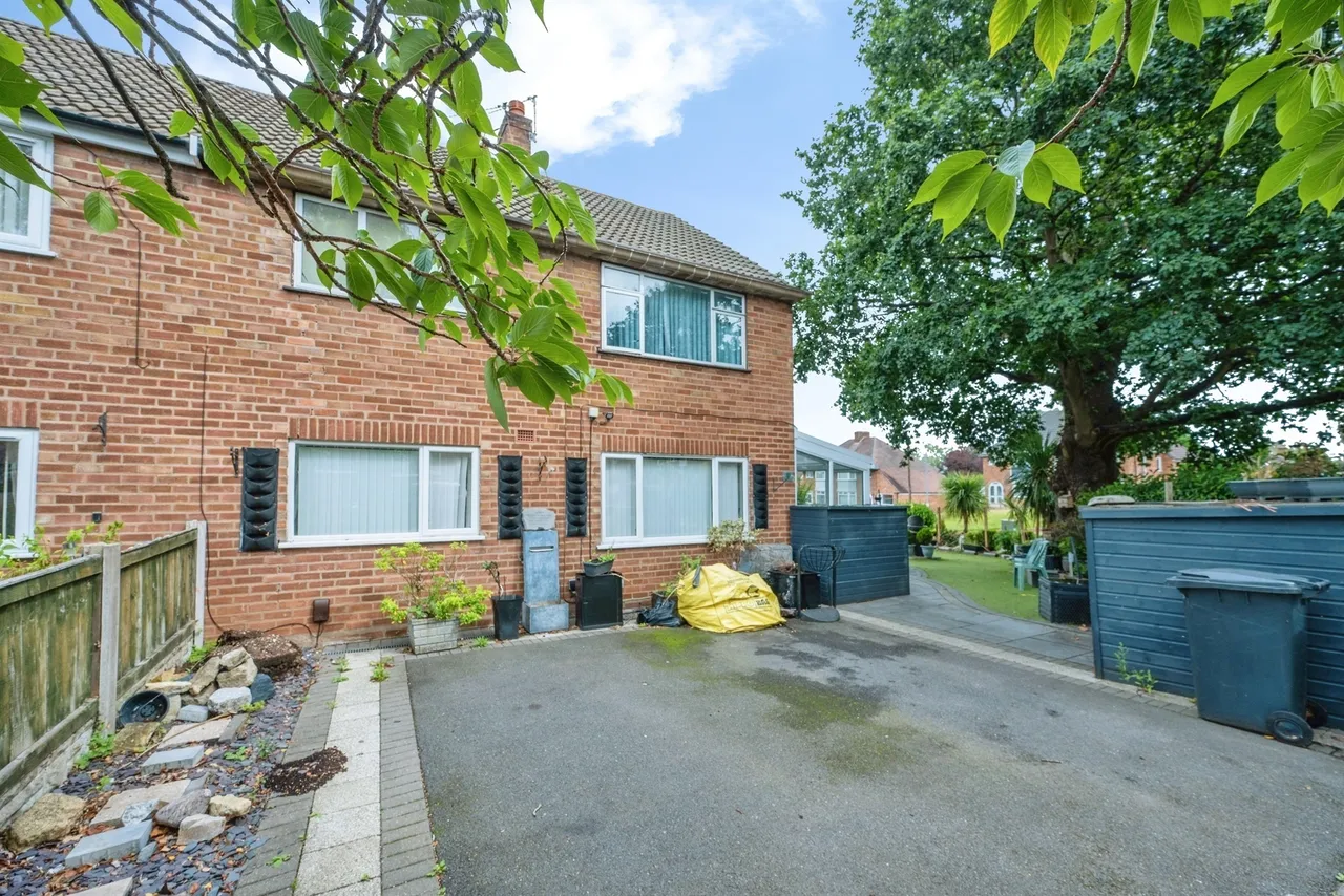 2 bed flat for sale — Oakenshaw Road, Redditch