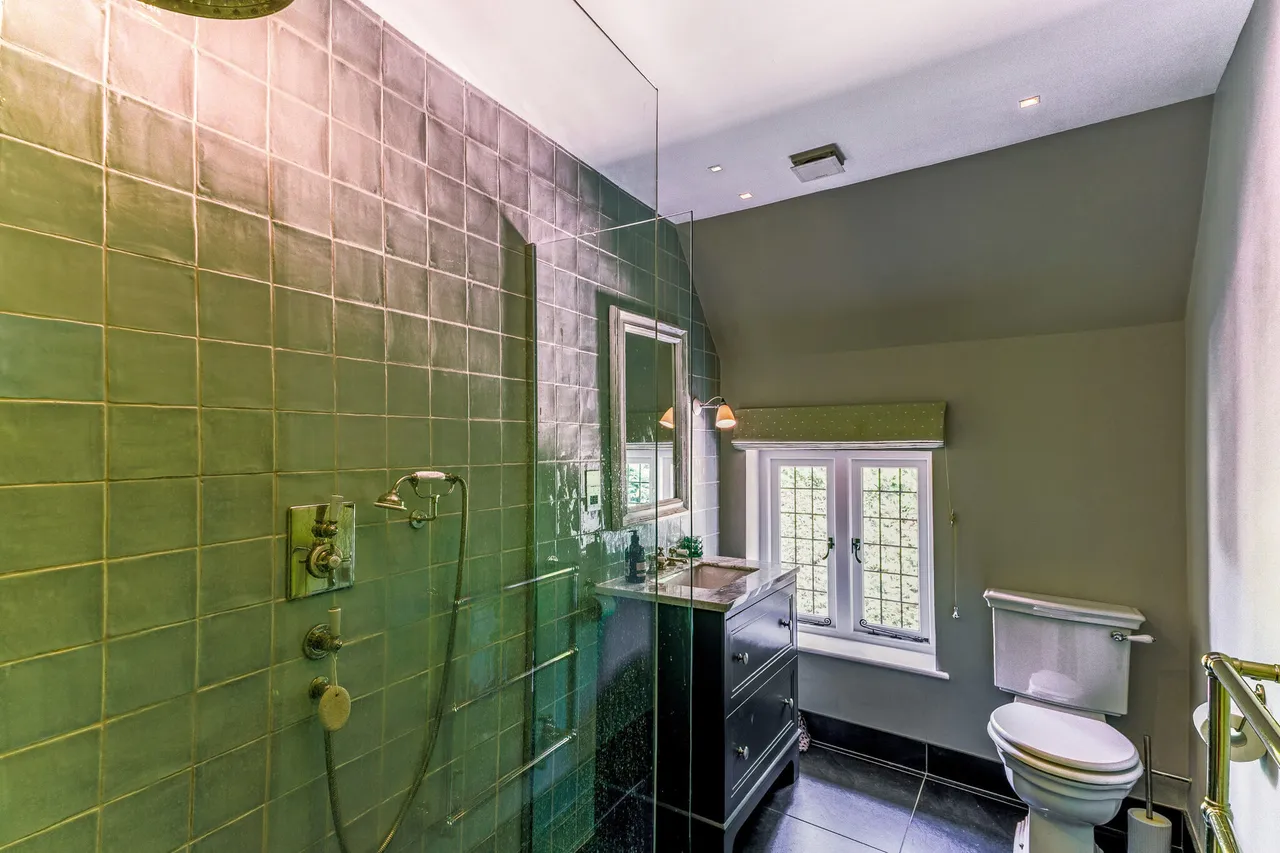 Upper Hale Road, Farnham, GU9, photo 23