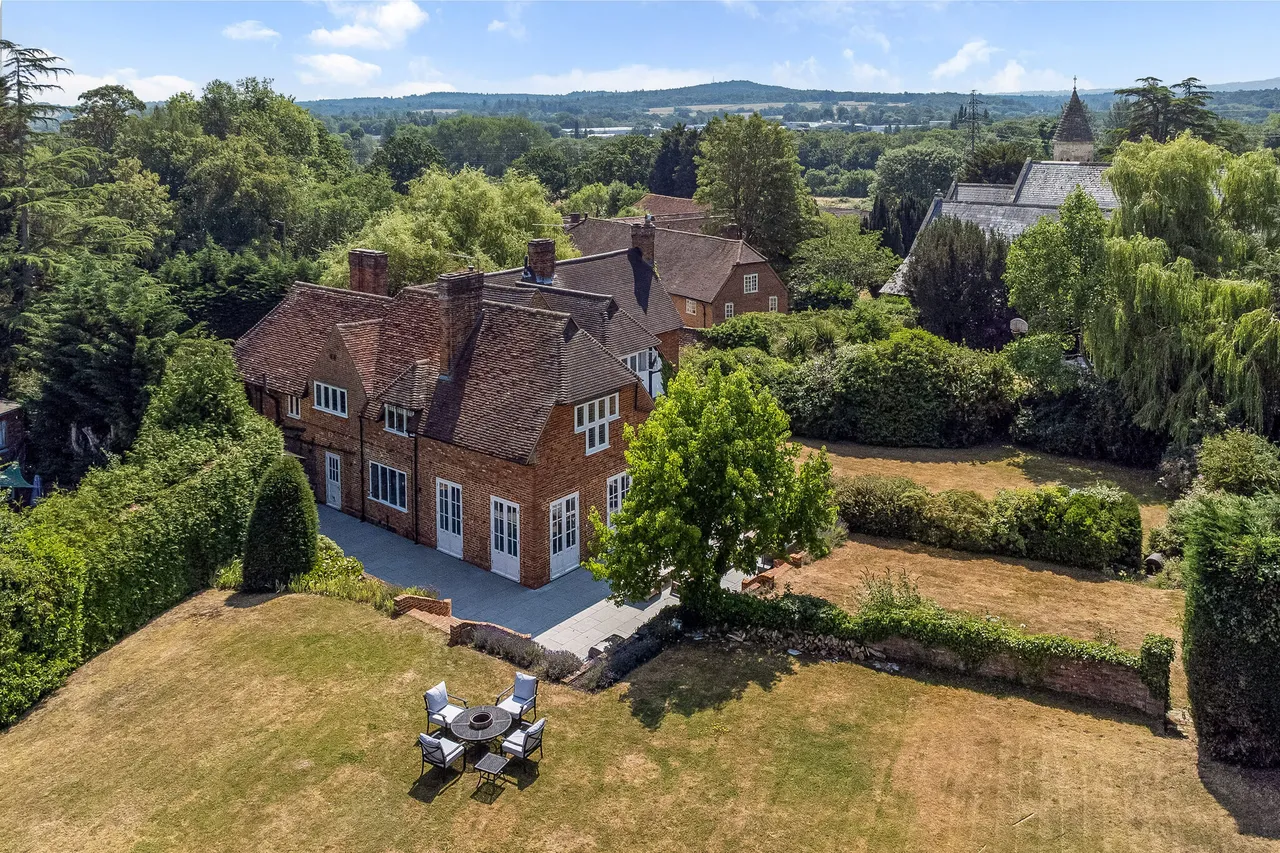 6 bed house for sale, Upper Hale Road, Farnham, GU9