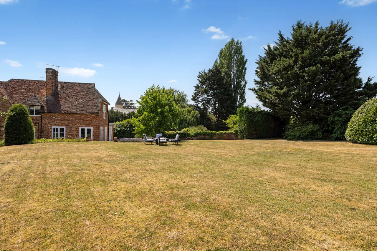 Upper Hale Road, Farnham, GU9, photo 27