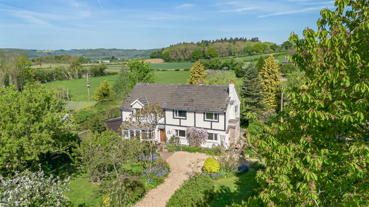 Urdimarsh Cottage, Marden, photo 52
