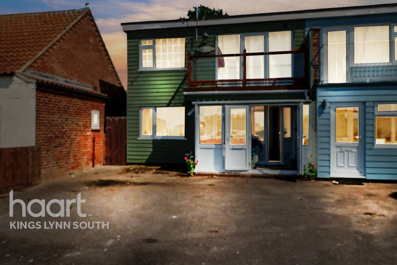 3 bed flat for sale, South Beach Road, Hunstanton, PE36