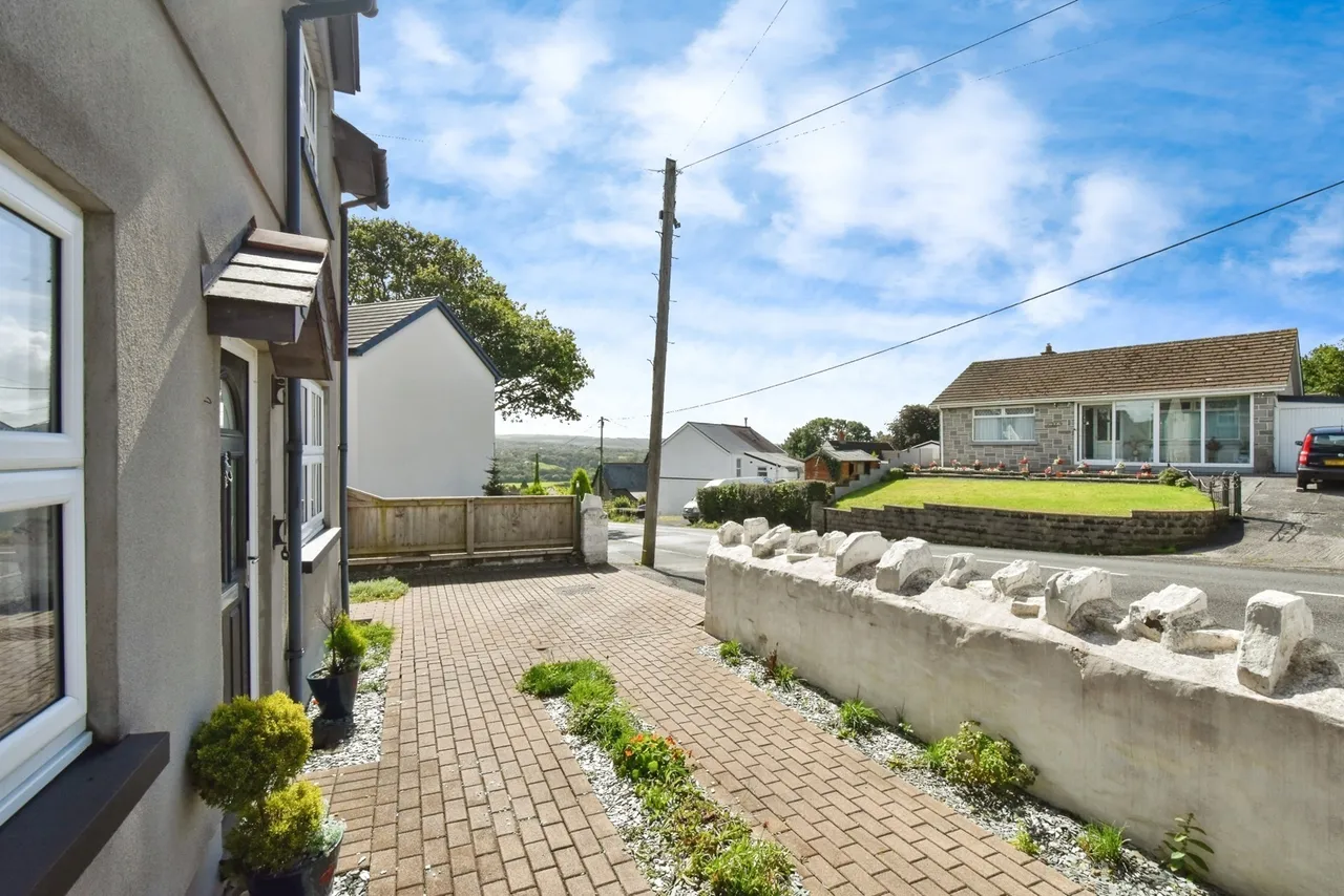 Heol Y Meinciau, Pontyates, SA15, photo 24