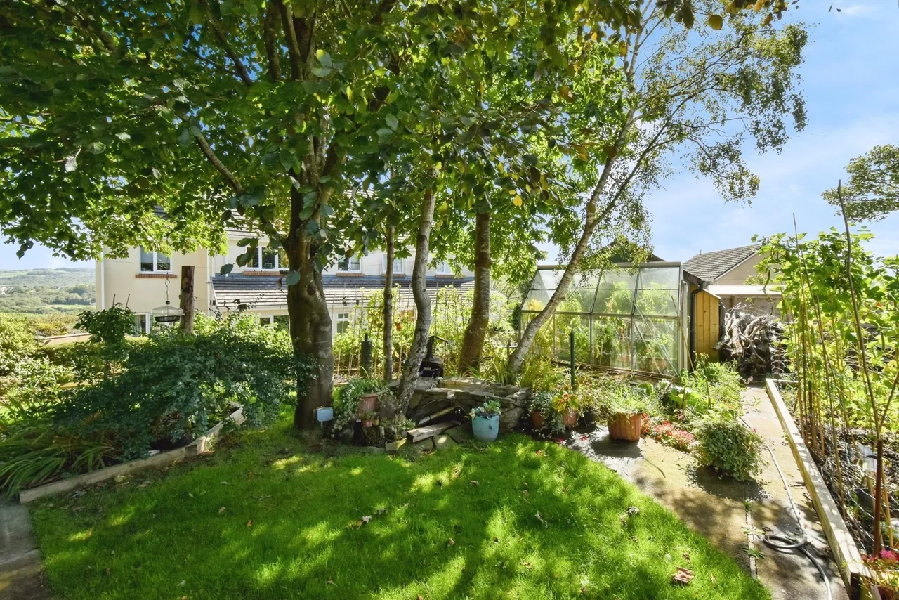 Heol Y Meinciau, Pontyates, SA15, photo 31