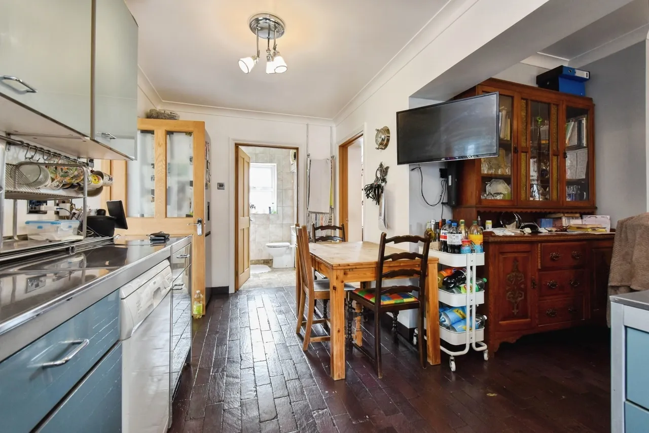 Heol Y Meinciau, Pontyates, SA15, photo 7