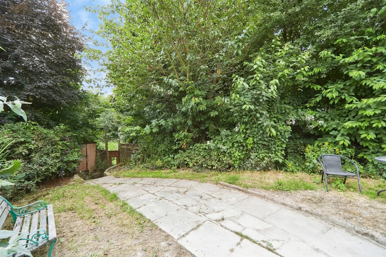 Smalewell Gardens, Pudsey, LS28, photo 11