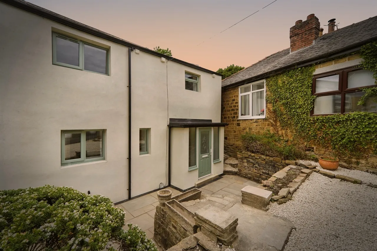 Smalewell Gardens, Pudsey, LS28, photo 3