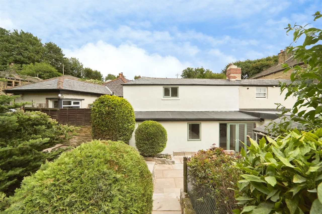 Smalewell Gardens, Pudsey, LS28, photo 10