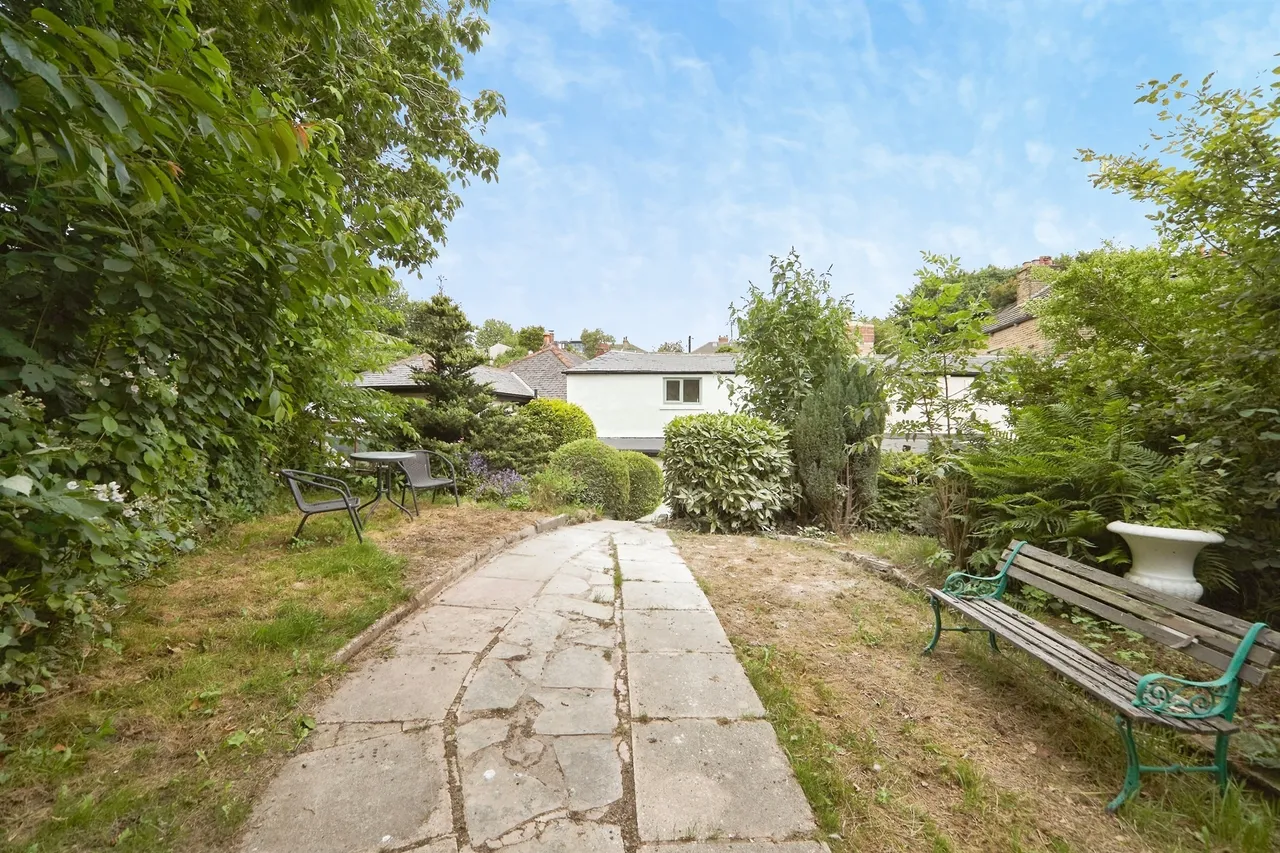 Smalewell Gardens, Pudsey, LS28, photo 13