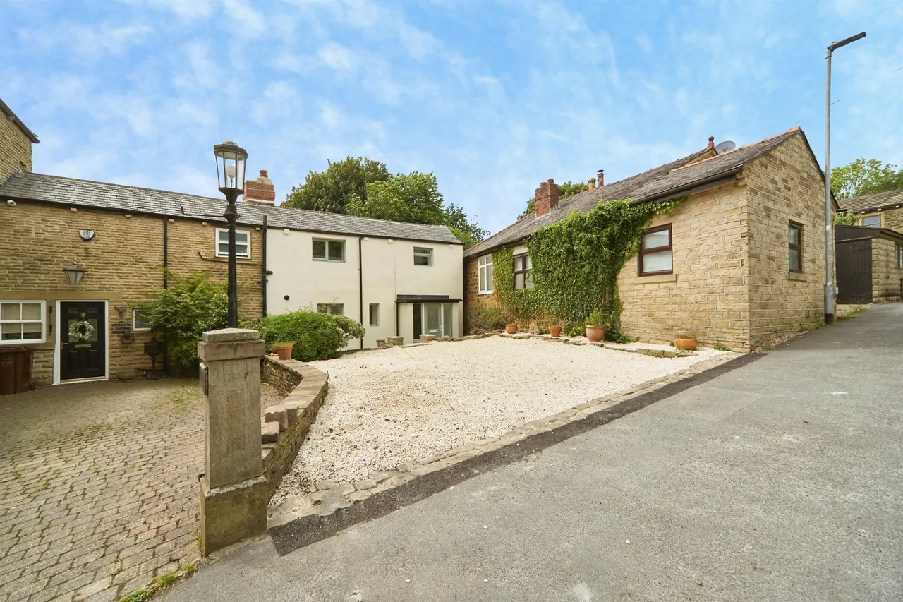 Smalewell Gardens, Pudsey, LS28, photo 6