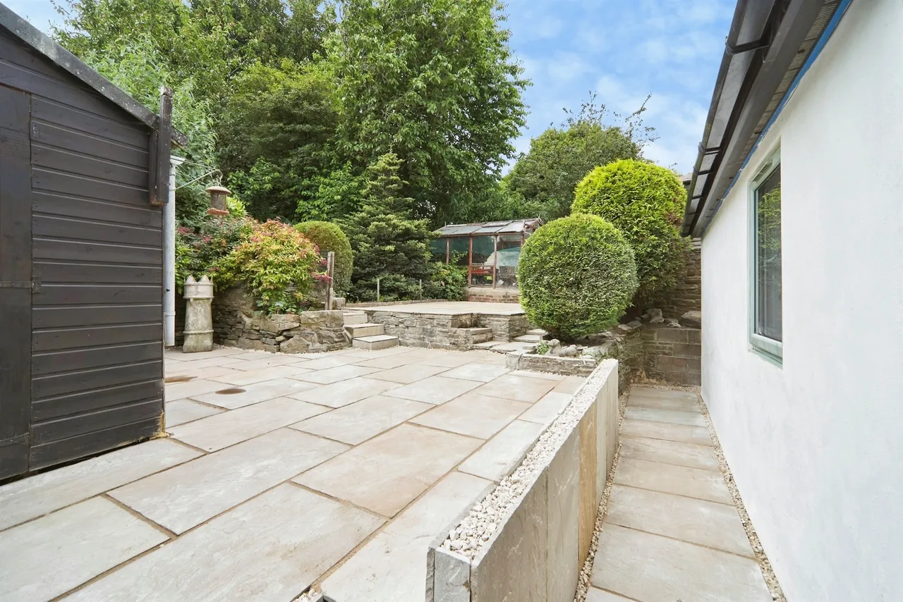 Smalewell Gardens, Pudsey, LS28, photo 15