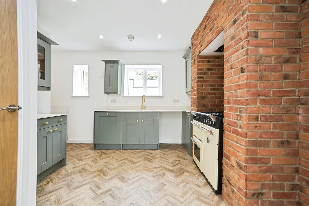 Smalewell Gardens, Pudsey, LS28, photo 5