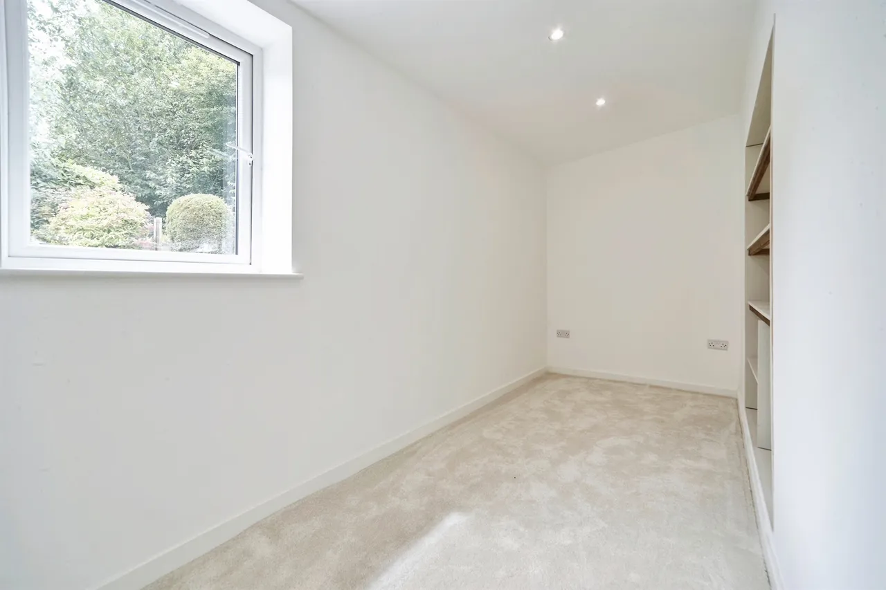 Smalewell Gardens, Pudsey, LS28, photo 16