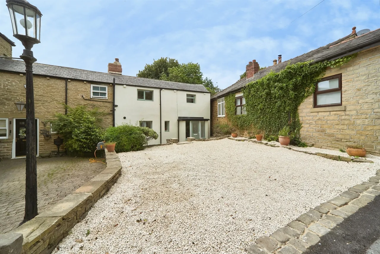 Smalewell Gardens, Pudsey, LS28, photo 22