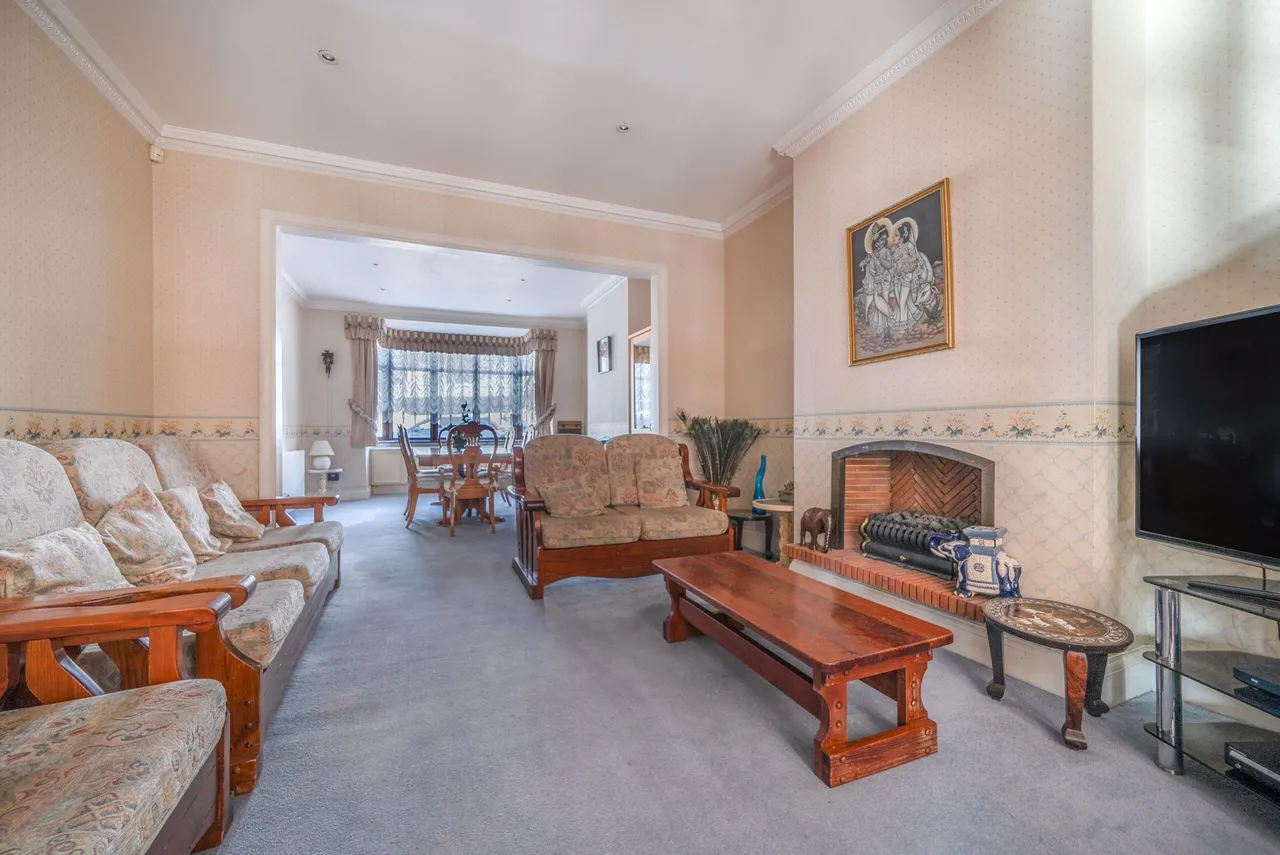 Cat Hill, East Barnet, Barnet, Greater London, EN4 8HU, photo 2