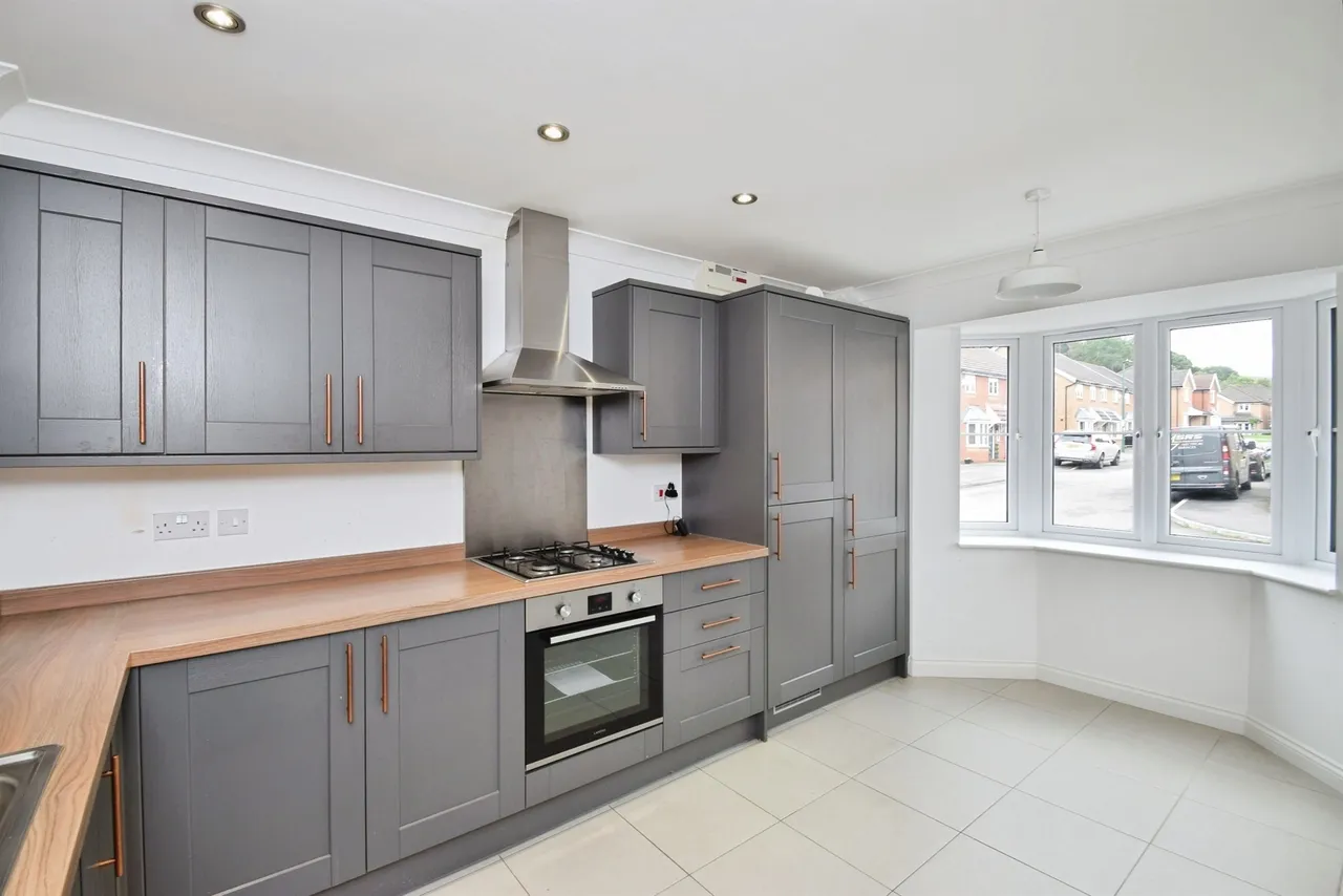 Walnut Close, Tredegar, NP22, photo 3