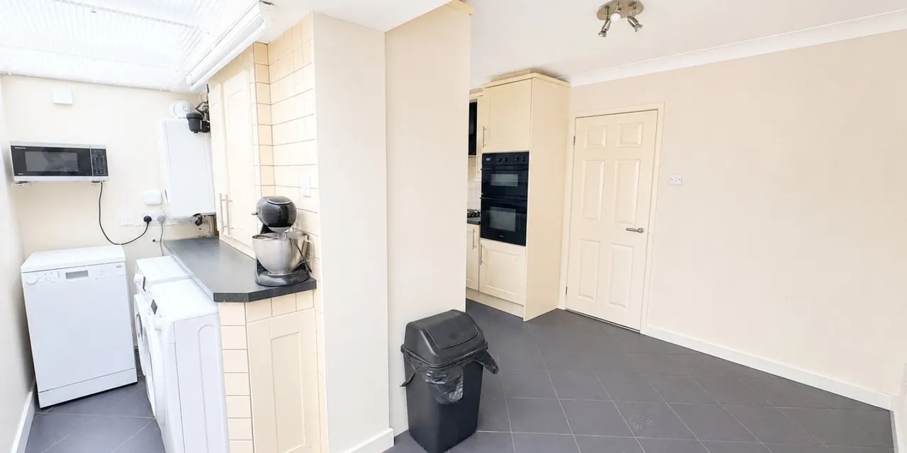 Rosemead Avenue, Pensby, CH61, photo 16