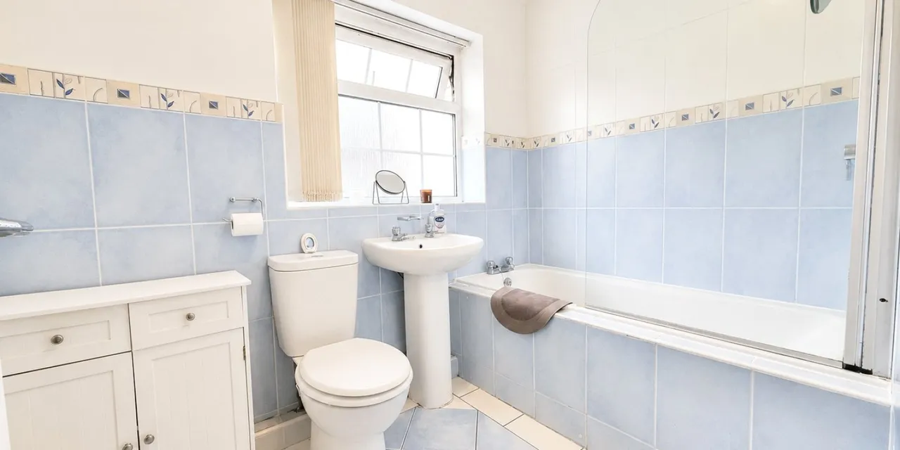 Rosemead Avenue, Pensby, CH61, photo 14