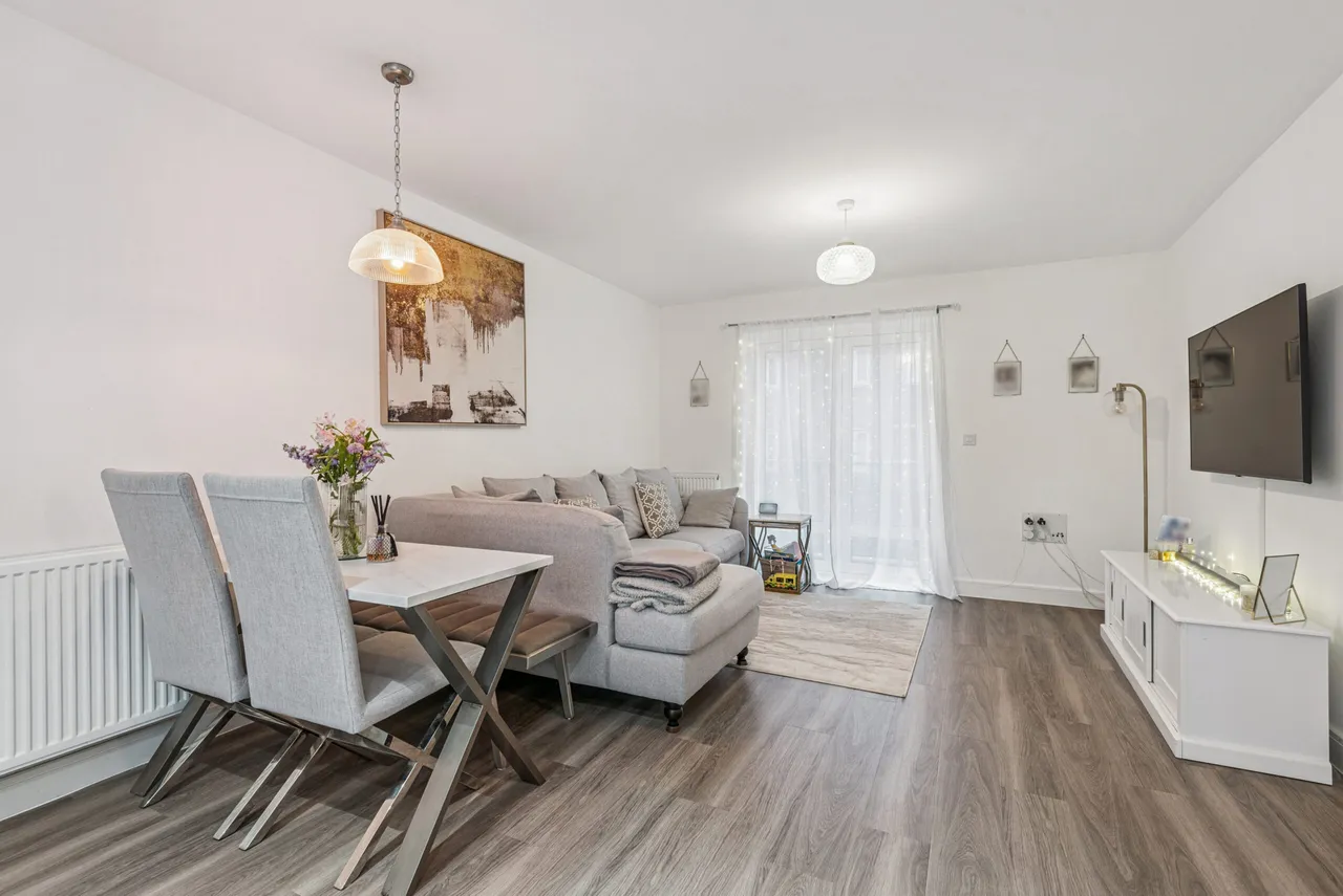 2 bed flat for sale — Flat 2, Jersey Court Milk Churn Way, Knebworth, Woolmer Green, SG3 6FJ