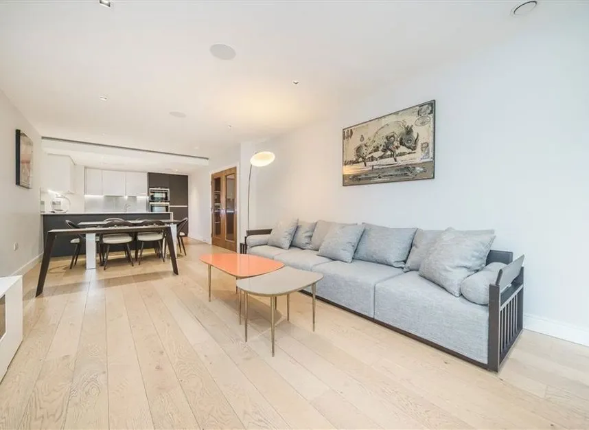 Kew Bridge Road, Kew Bridge, TW8, photo 2