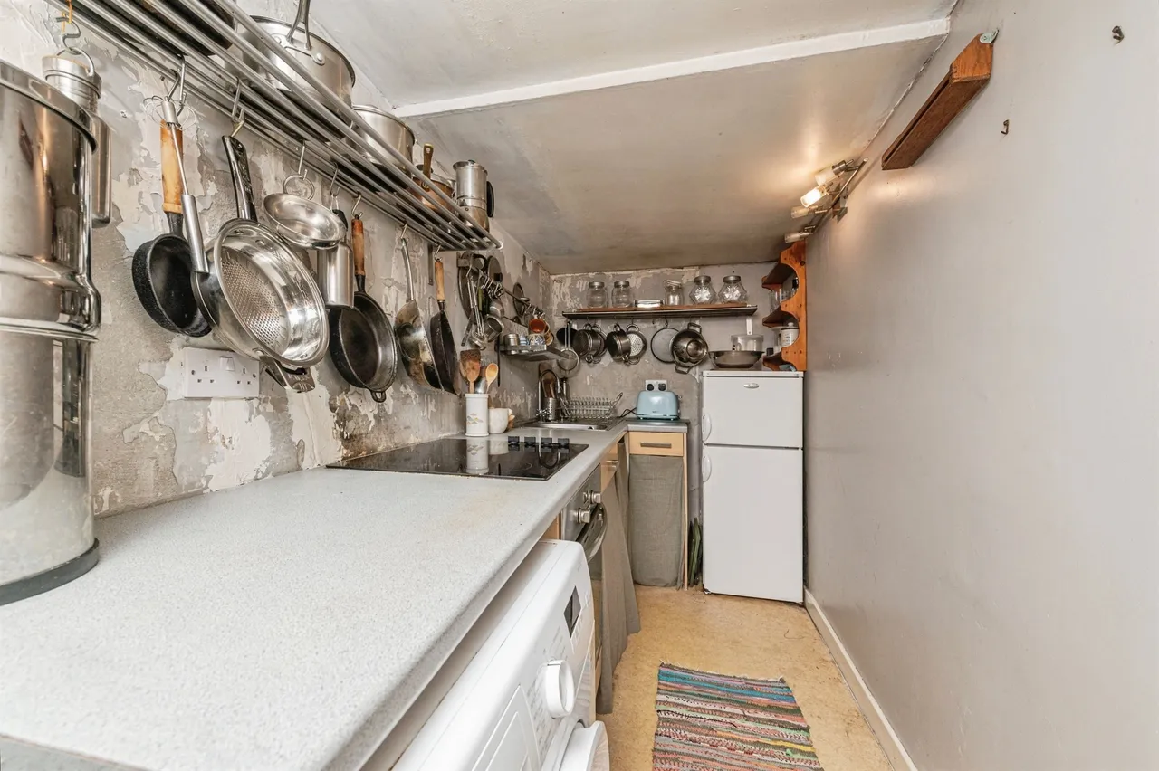 Thornhill Road, Longwood, Huddersfield, photo 6