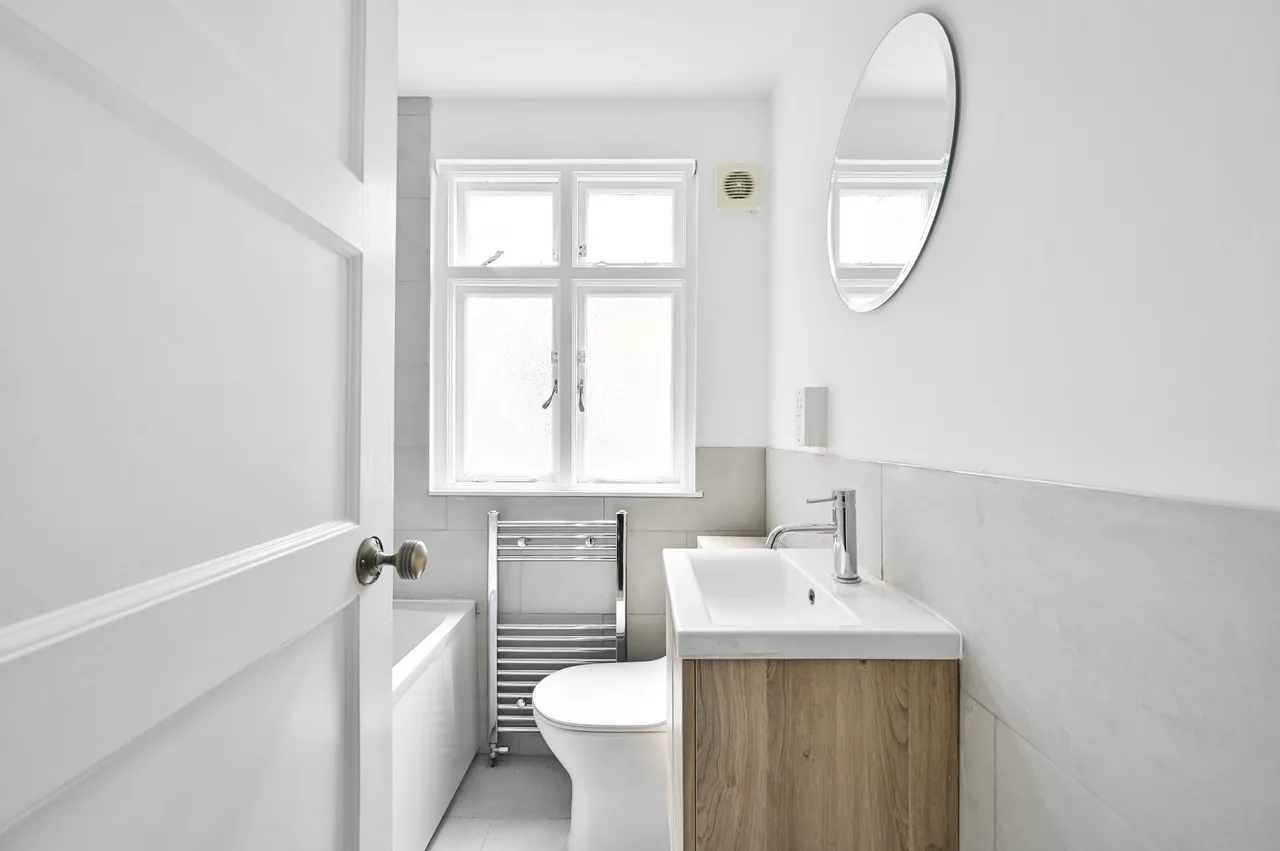 Flat 1, 62 Pembroke Road, London, photo 9