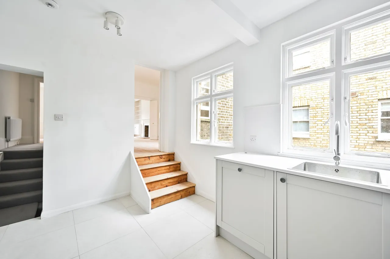 Flat 1, 62 Pembroke Road, London, photo 2