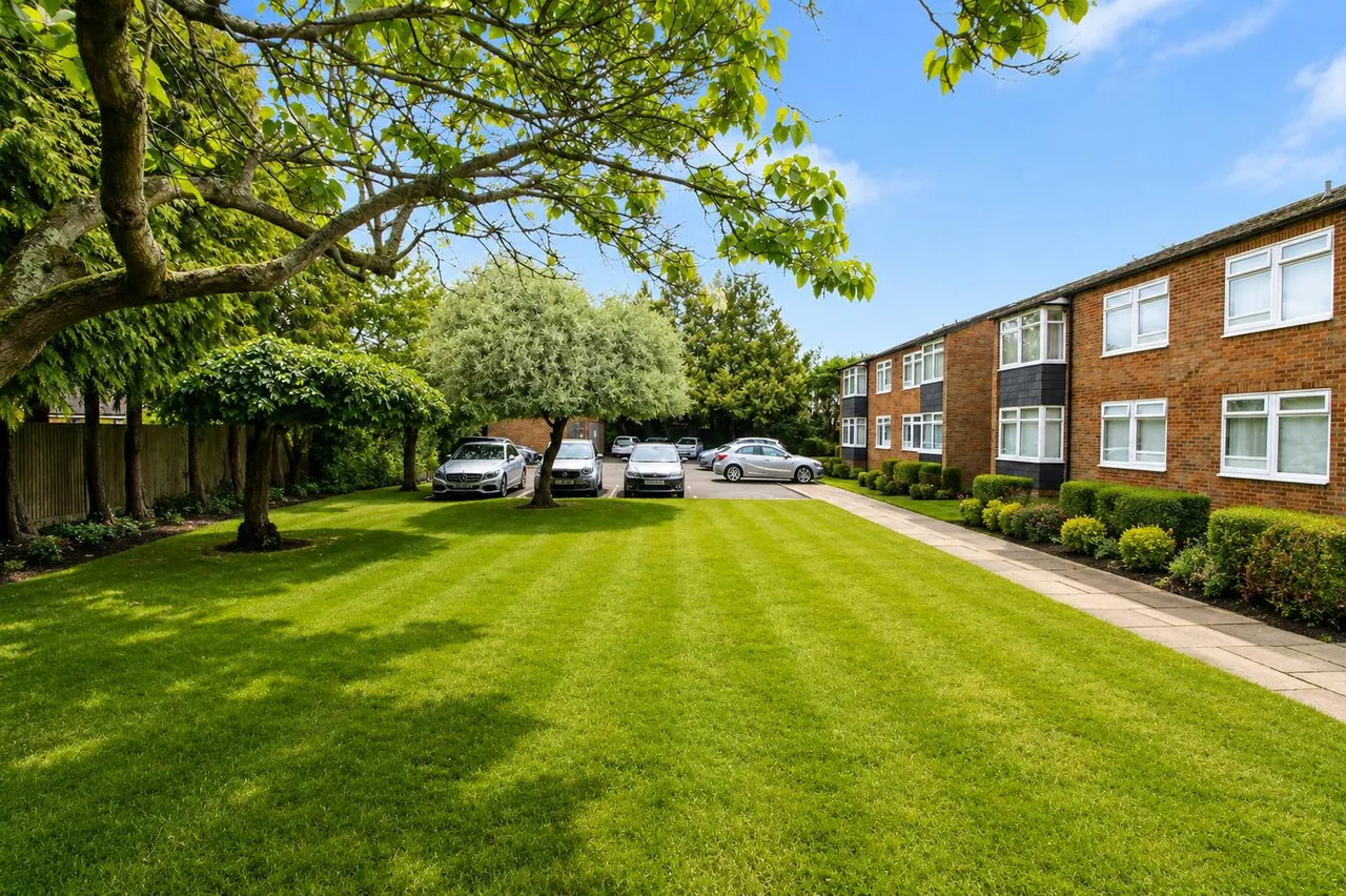 1 bed flat for sale, Hartsbourne Road, Reading, RG6