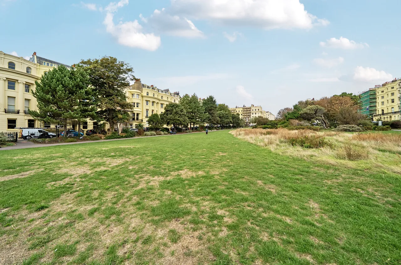 Brunswick Square, Hove, BN3, photo 11