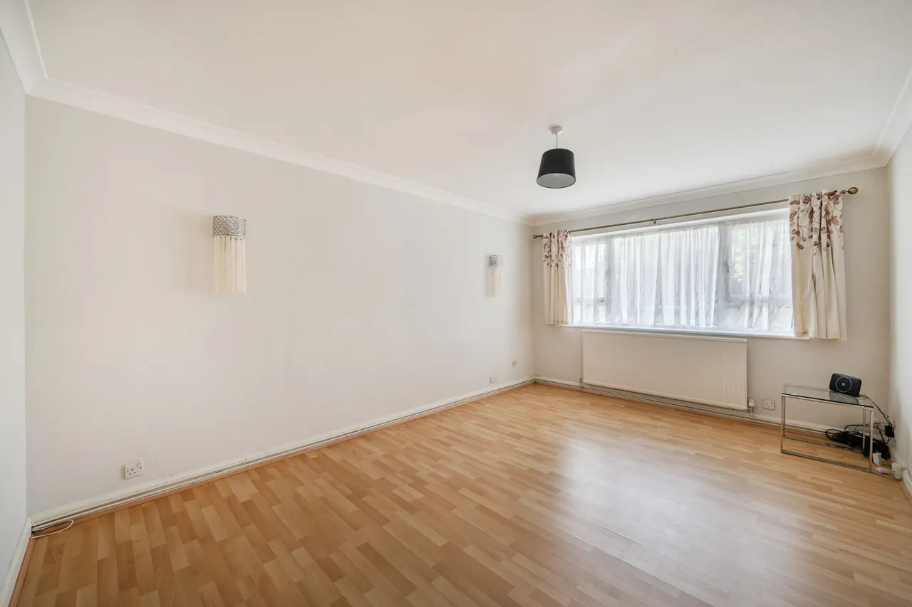 Old Ruislip Road, Northolt, UB5, photo 2