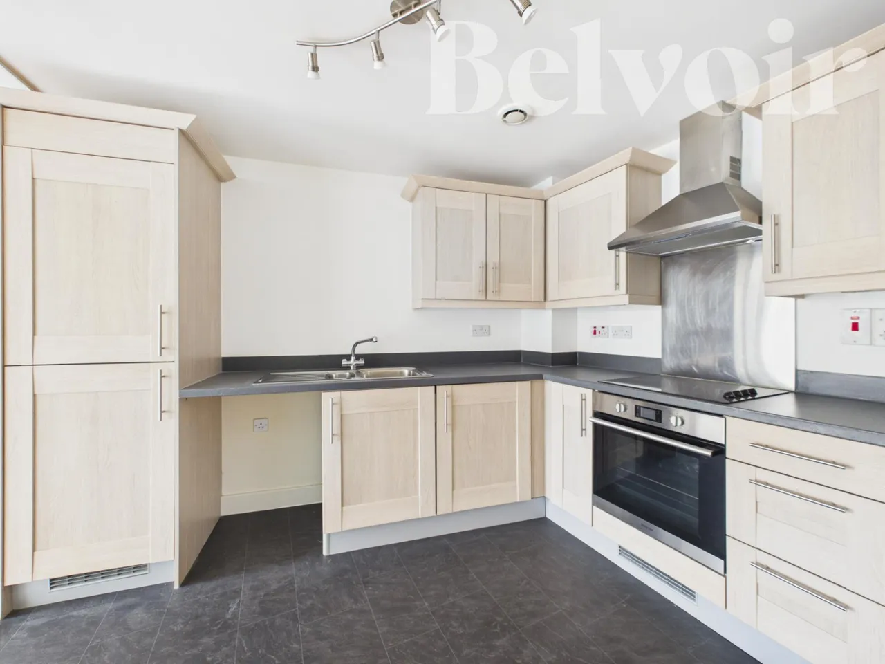 Edmund Court, Basingstoke, RG24, photo 6